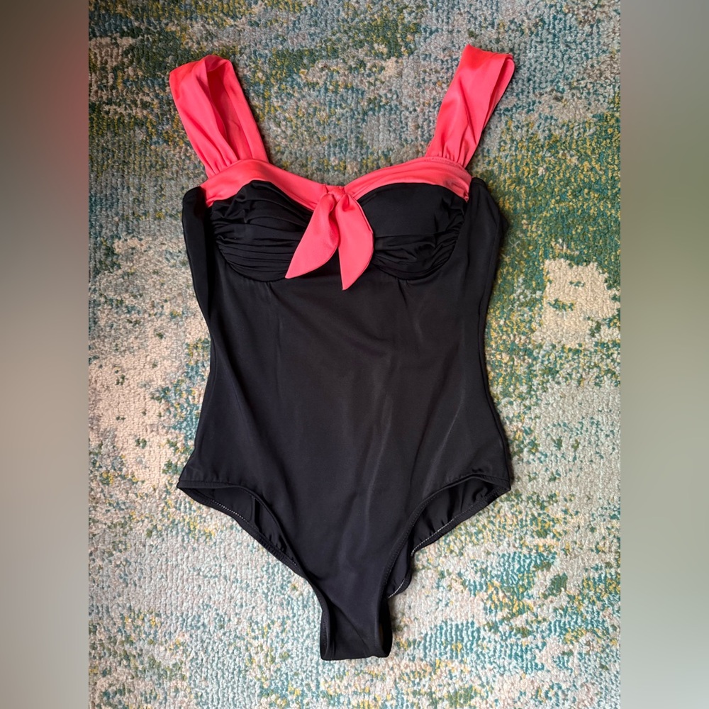 Vintage Catalina molded bra bow one piece swimsuit, size 12